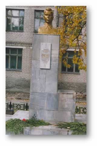 Памятник Виктору Александровичу Лягину.